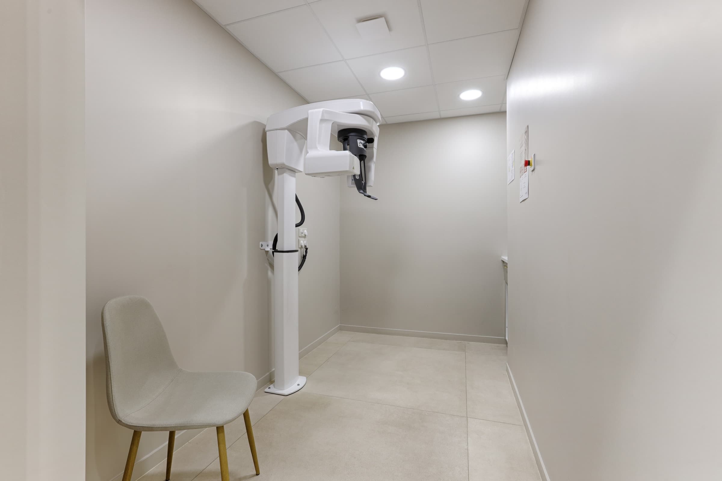 Salle de radiologie avec scanner Cone Beam 3D